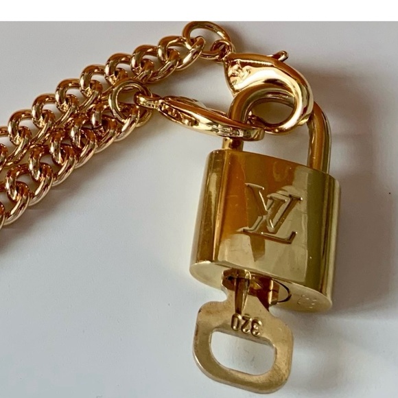 LOUIS VUITTON POLISHED AUTHENTIC LOCK & KEY ON LV CHAIN - UNISEX - Picture 3 of 7